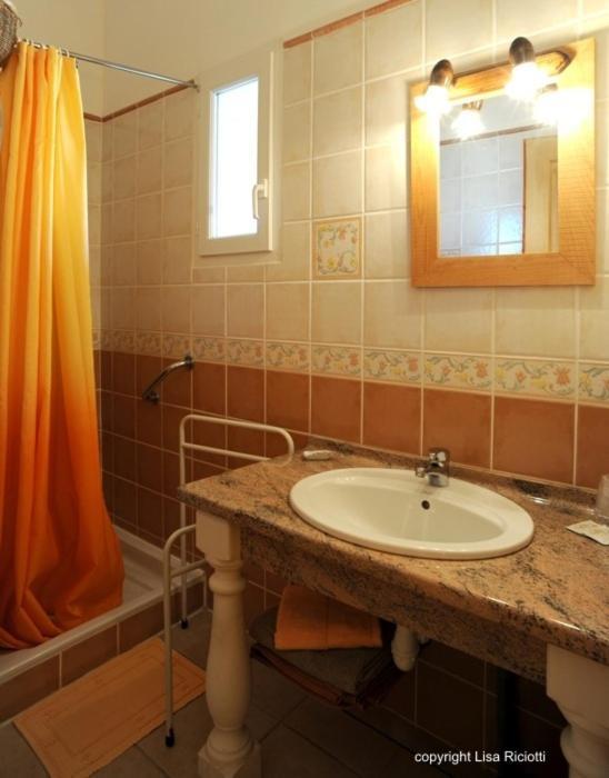 Les Hotes De La Combe Mouis Creissan 部屋 写真
