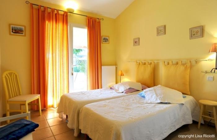 Les Hotes De La Combe Mouis Creissan 部屋 写真