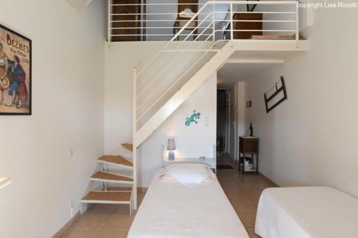 Les Hotes De La Combe Mouis Creissan 部屋 写真